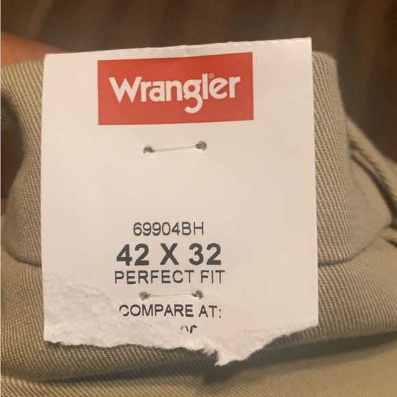 Wrangler Men's Khaki Chinos - Picture 4 of 5